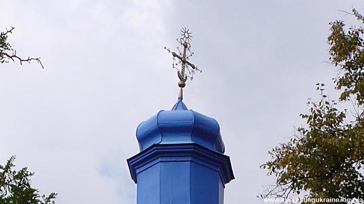 Цікавий козацький хрест на церкві в Сулимівці. В нижній частині - козацька чайка