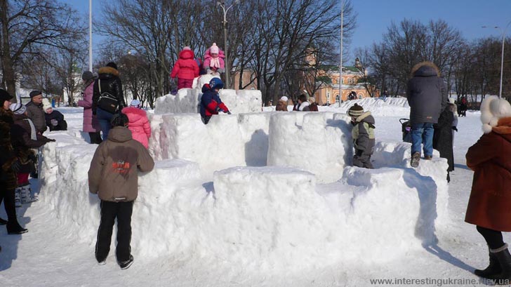 Снігова фортеця у центрі Прилук
