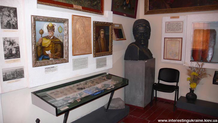 Зал козацтва у Яготинському історичному музеї