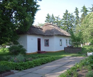 Меморіальний будинок-садиба П. Г. Тичини - пам'ятка в с. Піски